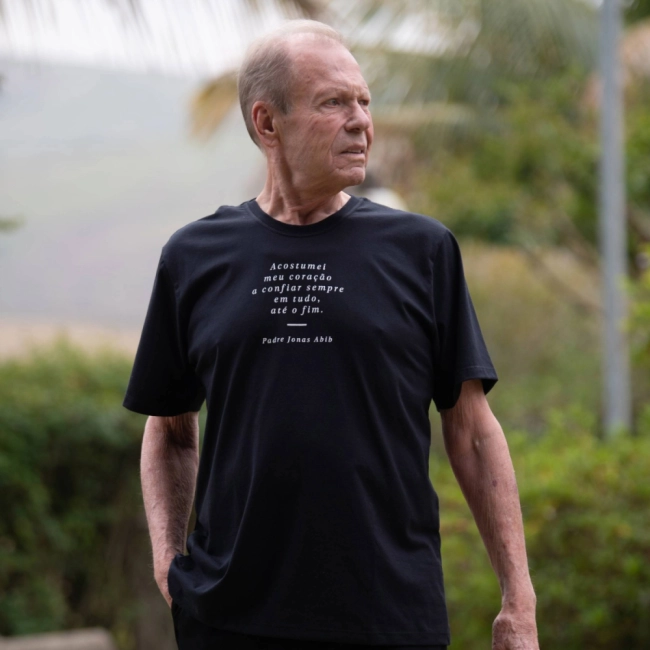 Camiseta Acostumei Meu Coração a Confiar - Padre Jonas Abib