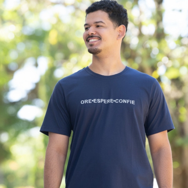 Camiseta Ore, Espere e Confie